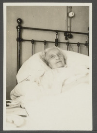 Portret van Maria Frederika Cornelia (Mimi) Douwes Dekker-Hamminck Schepel