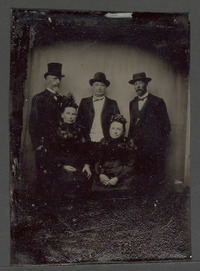 Prof. P.H. Schouten, Prof. B.H. Pekelharing, W. Pekelharing; zittend: mevr. S. Pekelharing, mevr. Pekelharing-Barends